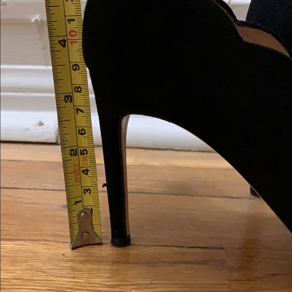 Club Monaco Scalloped Heel in Excellent Condition - Picture 8 of 8